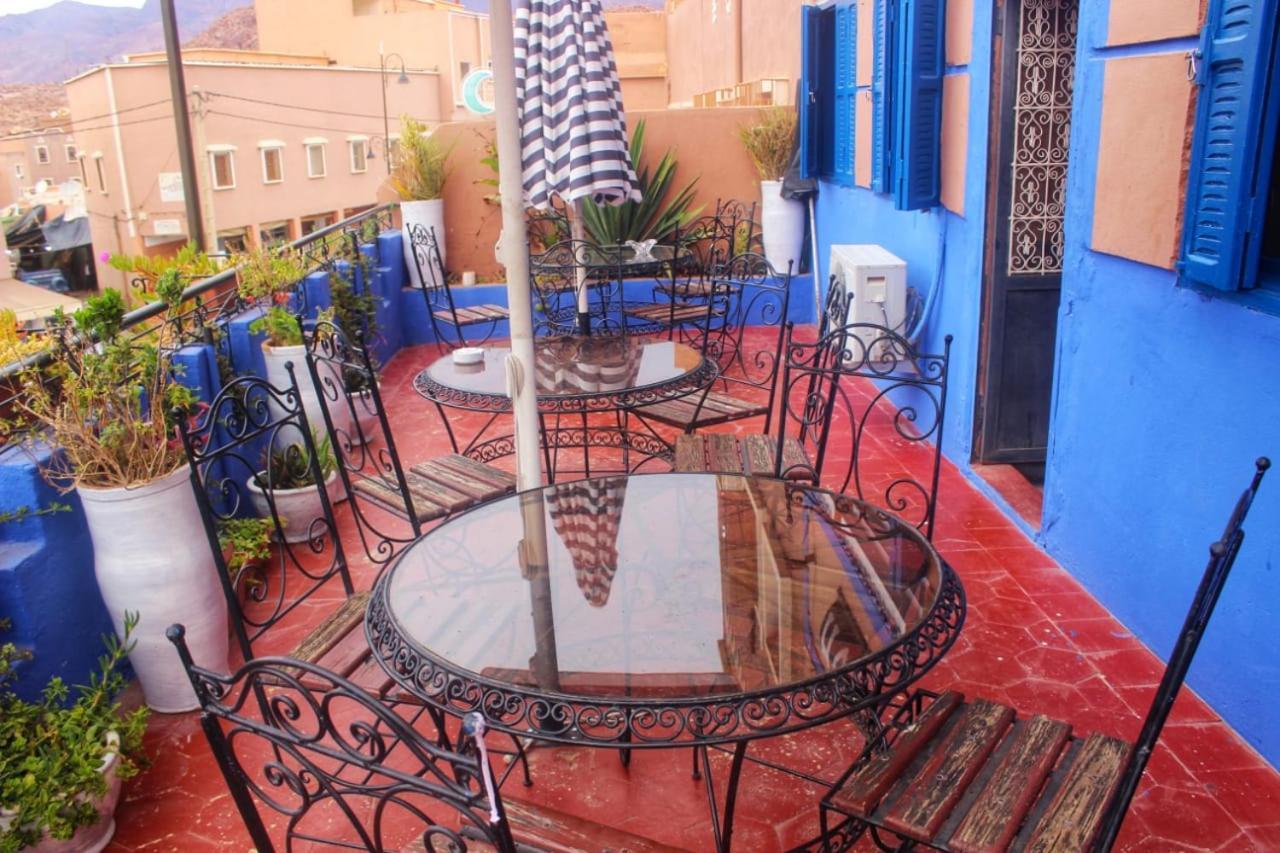 Auberge Et Hotel Les Amis Tafraout Ngoại thất bức ảnh