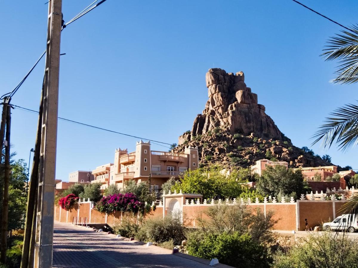Auberge Et Hotel Les Amis Tafraout Ngoại thất bức ảnh